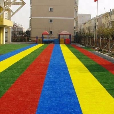 लाल पीला नीला बैंगनी कृत्रिम बच्चे घास घास इंद्रधनुष रनवे घनत्व 22050 सिलाई / वर्ग मीटर