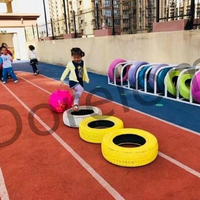 बैडमिंटन के लिए 10 मिमी-15 मिमी ऊंचाई लाल कृत्रिम घास